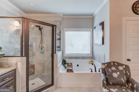 Bath - 629 Fleeting Ct, Monroe, GA 30655 photo 3 of 6