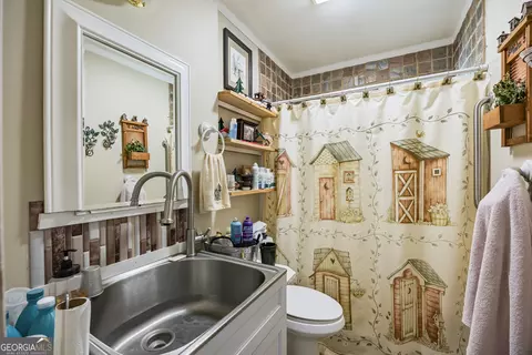 Bath - 151 Ginn St, Carnesville, GA 30521 photo 1 of 1