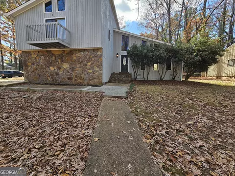5085 Rock Glen Dr, Stone Mountain, GA 30088