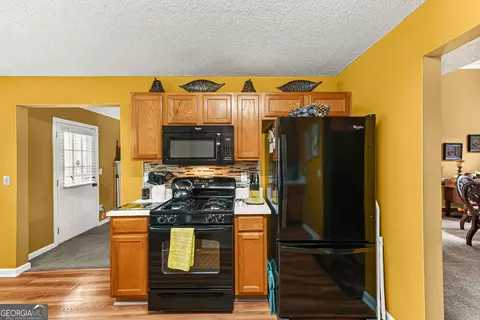 Kitchen - 516 Gonzaga Cir, Hampton, GA 30228 photo 3 of 3