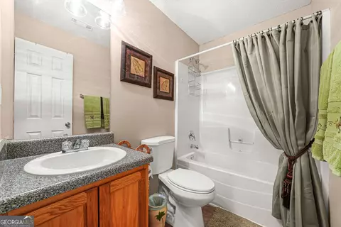 Bath - 516 Gonzaga Cir, Hampton, GA 30228 photo 3 of 5