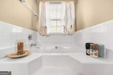 Bath - 516 Gonzaga Cir, Hampton, GA 30228 photo 2 of 5