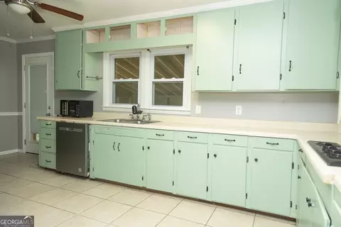Kitchen - 191 Hanson Dr, Lagrange, GA 30240 photo 1 of 2
