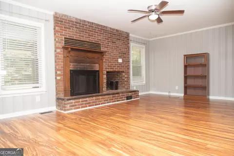 Living - 191 Hanson Dr, Lagrange, GA 30240 photo 2 of 7