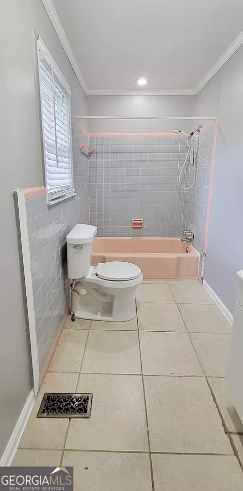Bath - 191 Hanson Dr, Lagrange, GA 30240 photo 1 of 3