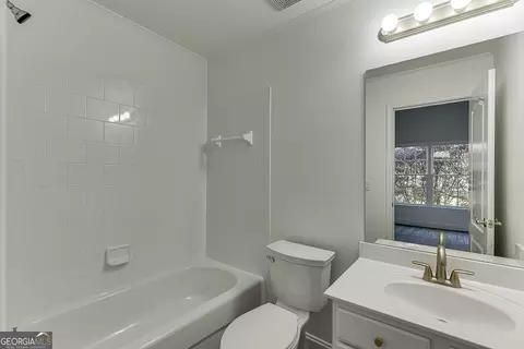 Bath - 2747 Pathview Dr, Dacula, GA 30019 photo 2 of 5
