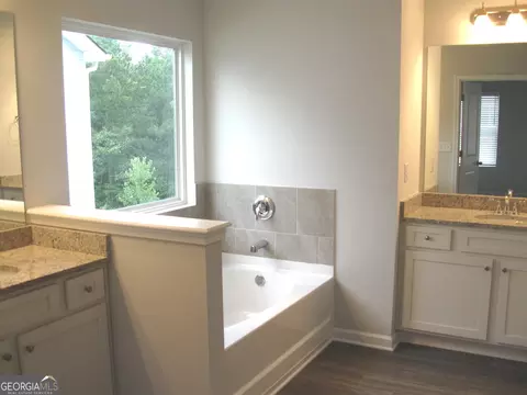 Bath - 11854 Rizvan Pl, Covington, GA 30014 photo 2 of 3