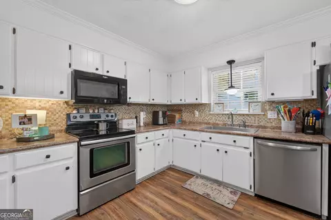 Kitchen - 408 Mcgregor St, Blackshear, GA 31516 photo 1 of 2