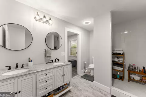Bath - 5907 Main St, Lula, GA 30554 photo 5 of 5