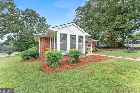 Exterior - 5907 Main St, Lula, GA 30554 photo 2 of 15