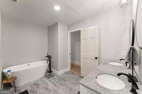 Bath - 5907 Main St, Lula, GA 30554 photo 3 of 5