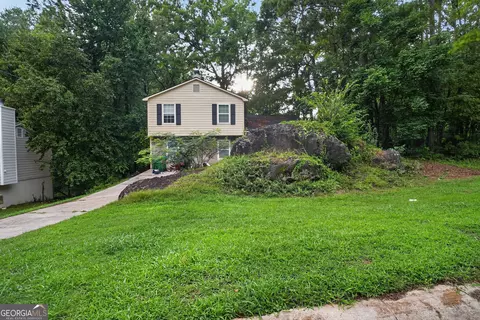 3040 Orbit Cir, Ellenwood, GA 30294