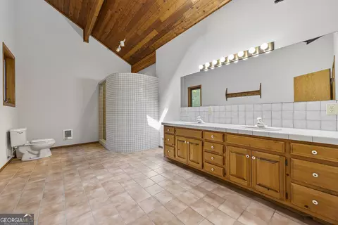 Bath - 3014 Prather Bridge Rd, Toccoa, GA 30577 photo 3 of 3