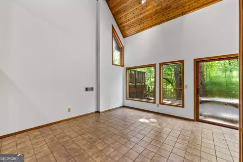 Living - 3014 Prather Bridge Rd, Toccoa, GA 30577 photo 6 of 17