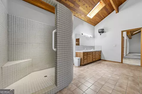 Bath - 3014 Prather Bridge Rd, Toccoa, GA 30577 photo 2 of 3