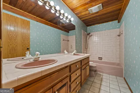 Bath - 3014 Prather Bridge Rd, Toccoa, GA 30577 photo 1 of 3