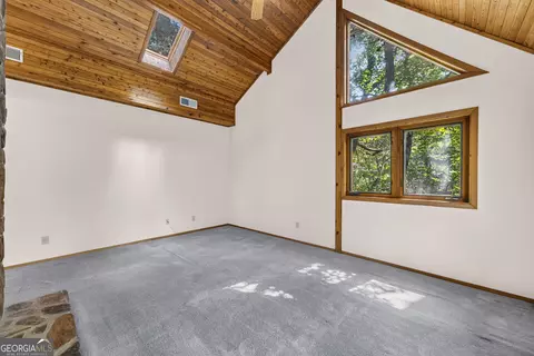 Living - 3014 Prather Bridge Rd, Toccoa, GA 30577 photo 9 of 17