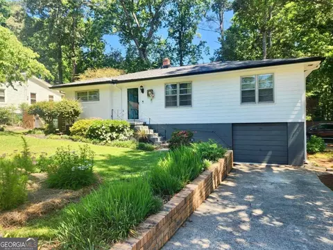 1043 Oakdale Dr SE, Smyrna, GA 30080