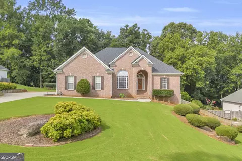 1390 Beringer Dr, Hoschton, GA 30548
