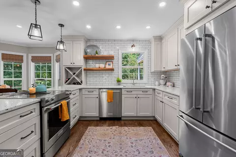 Kitchen - 210 Highland Trl, Lagrange, GA 30240 photo 2 of 7