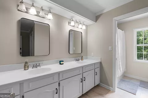 Bath - 210 Highland Trl, Lagrange, GA 30240 photo 2 of 8