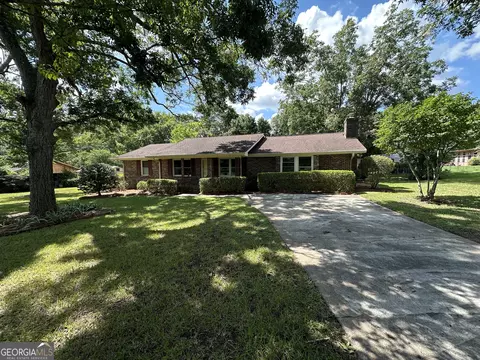 125 Rosewood Dr SE, Milledgeville, GA 31061