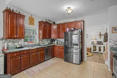 Kitchen - 75 N Raburn Rd, Bremen, GA 30110 photo 3 of 7
