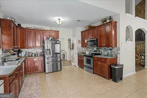 Kitchen - 75 N Raburn Rd, Bremen, GA 30110 photo 4 of 7