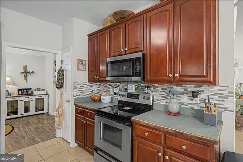 Kitchen - 75 N Raburn Rd, Bremen, GA 30110 photo 5 of 7