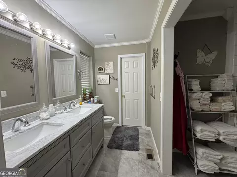 Bath - 500 Hicks Rd, Toccoa, GA 30577 photo 1 of 1