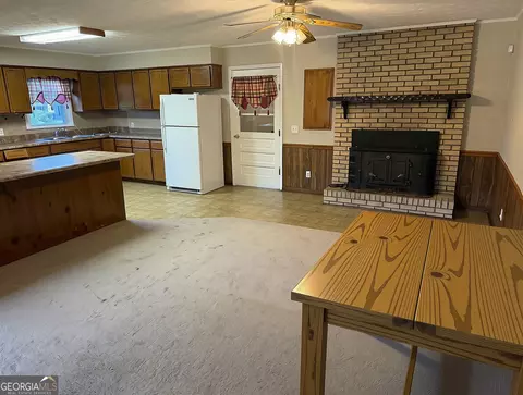 Living - 224 Pinehill Rd, Dublin, GA 31021 photo 2 of 2