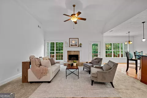 Living - 285 Huckaby Rd, Brooks, GA 30205 photo 3 of 4