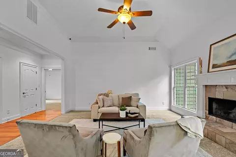 Living - 285 Huckaby Rd, Brooks, GA 30205 photo 2 of 4