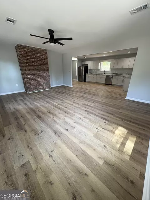 Living - 501 Hillside Dr, Dublin, GA 31021 photo 1 of 2