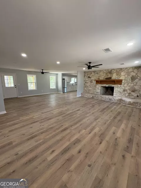 Living - 501 Hillside Dr, Dublin, GA 31021 photo 2 of 2