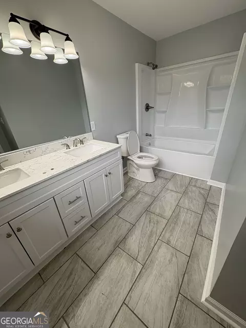 Bath - 501 Hillside Dr, Dublin, GA 31021 photo 2 of 2