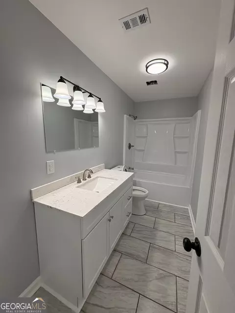 Bath - 501 Hillside Dr, Dublin, GA 31021 photo 1 of 2