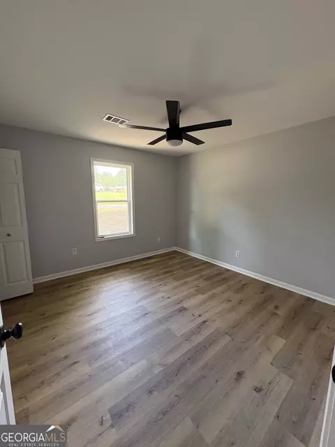 Bedroom - 501 Hillside Dr, Dublin, GA 31021 photo 2 of 3