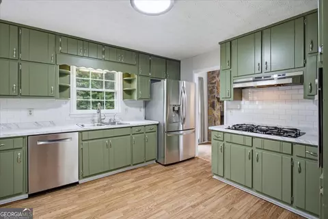 Kitchen - 93 Daniel Ct, Mcdonough, GA 30253 photo 1 of 4
