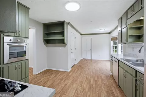 Kitchen - 93 Daniel Ct, Mcdonough, GA 30253 photo 3 of 4