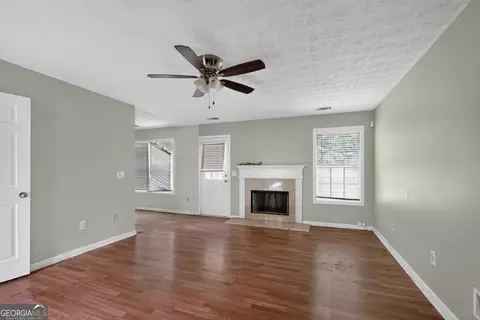 Living - 25 Halley Ct, Covington, GA 30016 photo 2 of 4