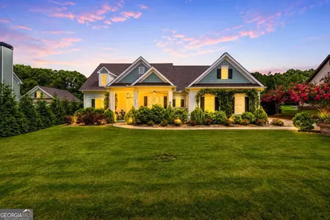 2200 Avalon Dr, Bogart, GA 30622