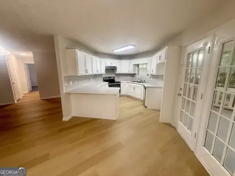 100 Chestnut Dr, Covington, GA 30016 photo 2