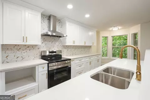 Kitchen - 305 Michael Cir, Canton, GA 30114 photo 3 of 3