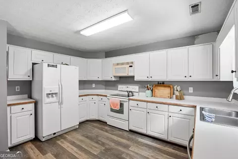 Kitchen - 85 Goldfinch Dr, Covington, GA 30016 photo 2 of 3