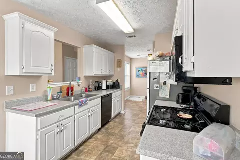 Kitchen - 2312 Sugarleaf Trl, Hampton, GA 30228 photo 1 of 1