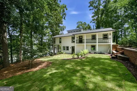 9790 Peninsula Dr, Gainesville, GA 30506
