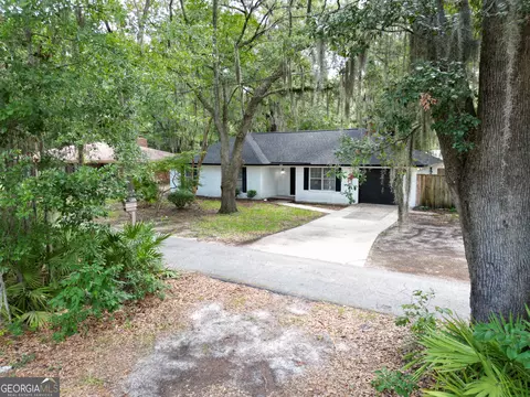 822 Lakeview Ct, Hinesville, GA 31313