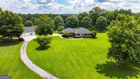 2117 W Grantville Rd, Grantville, GA 30220