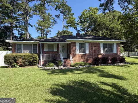 108 W Peter St, Cochran, GA 31014